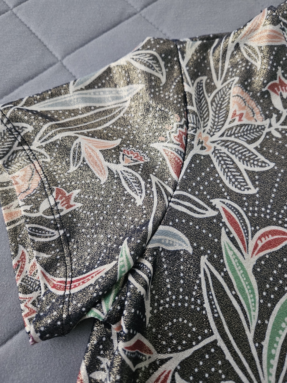 NEW Promod Short-Sleeve Floral Metallic Tee Size S Black Pink Green Feminine - Picture 4 of 7